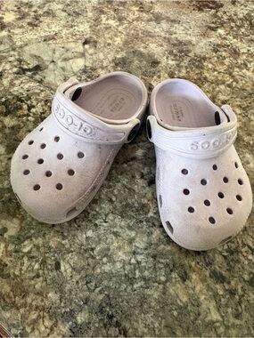 CROCS Toddler Size 6 in Pale Lavender